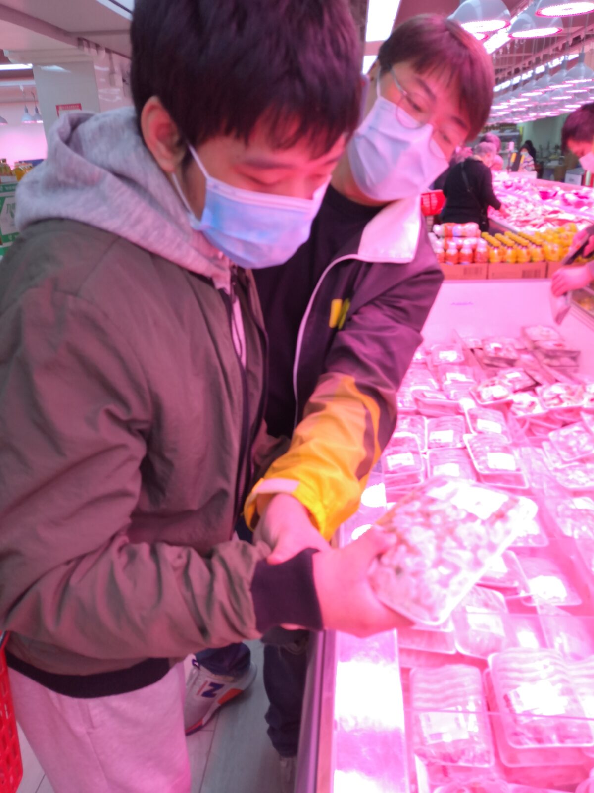 學生正為煮食活動購買食材