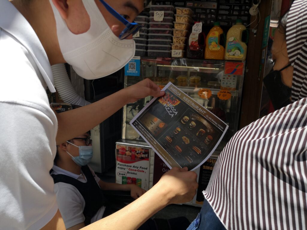 惟棋正選購埃及食物