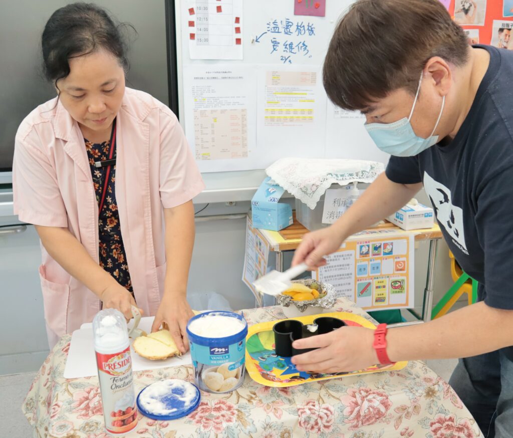 教職員教授如何製作迪士尼造型食物