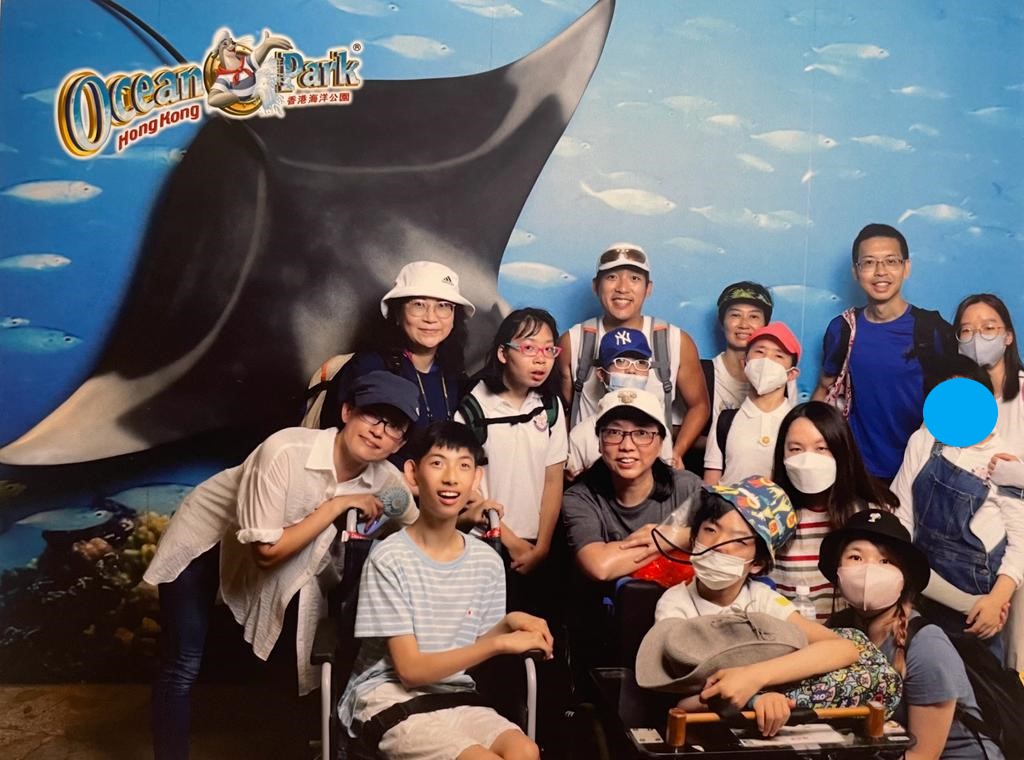 KS3B班在海洋奇觀合照留念