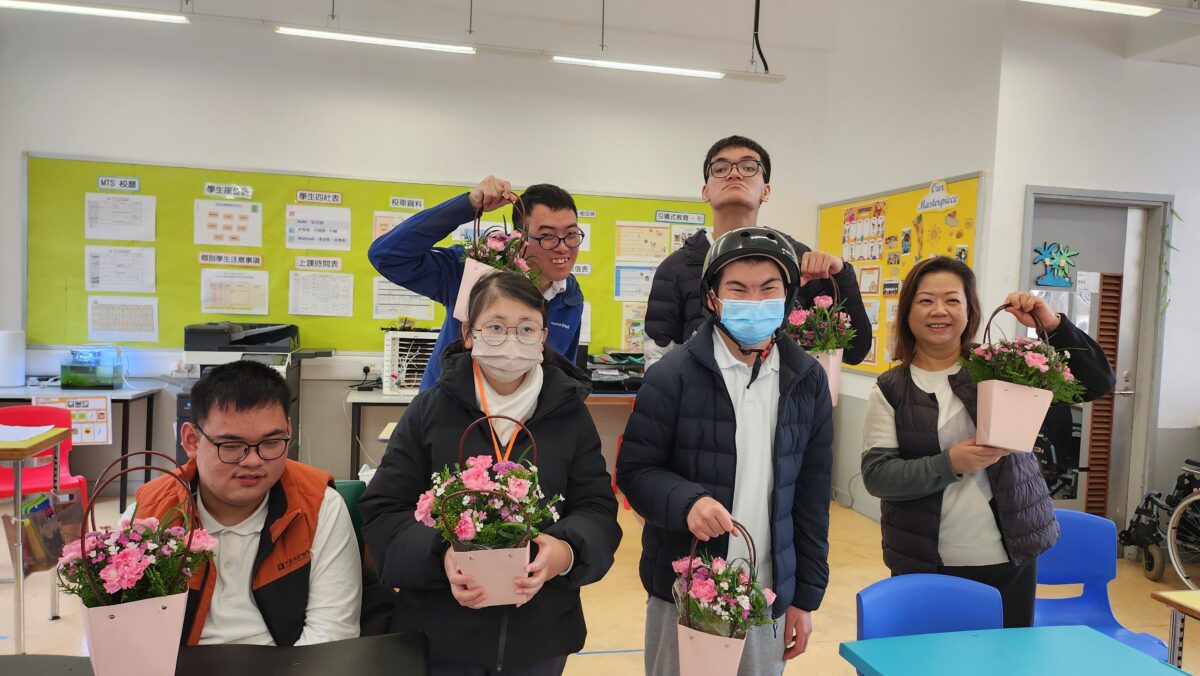 學生製作花籃