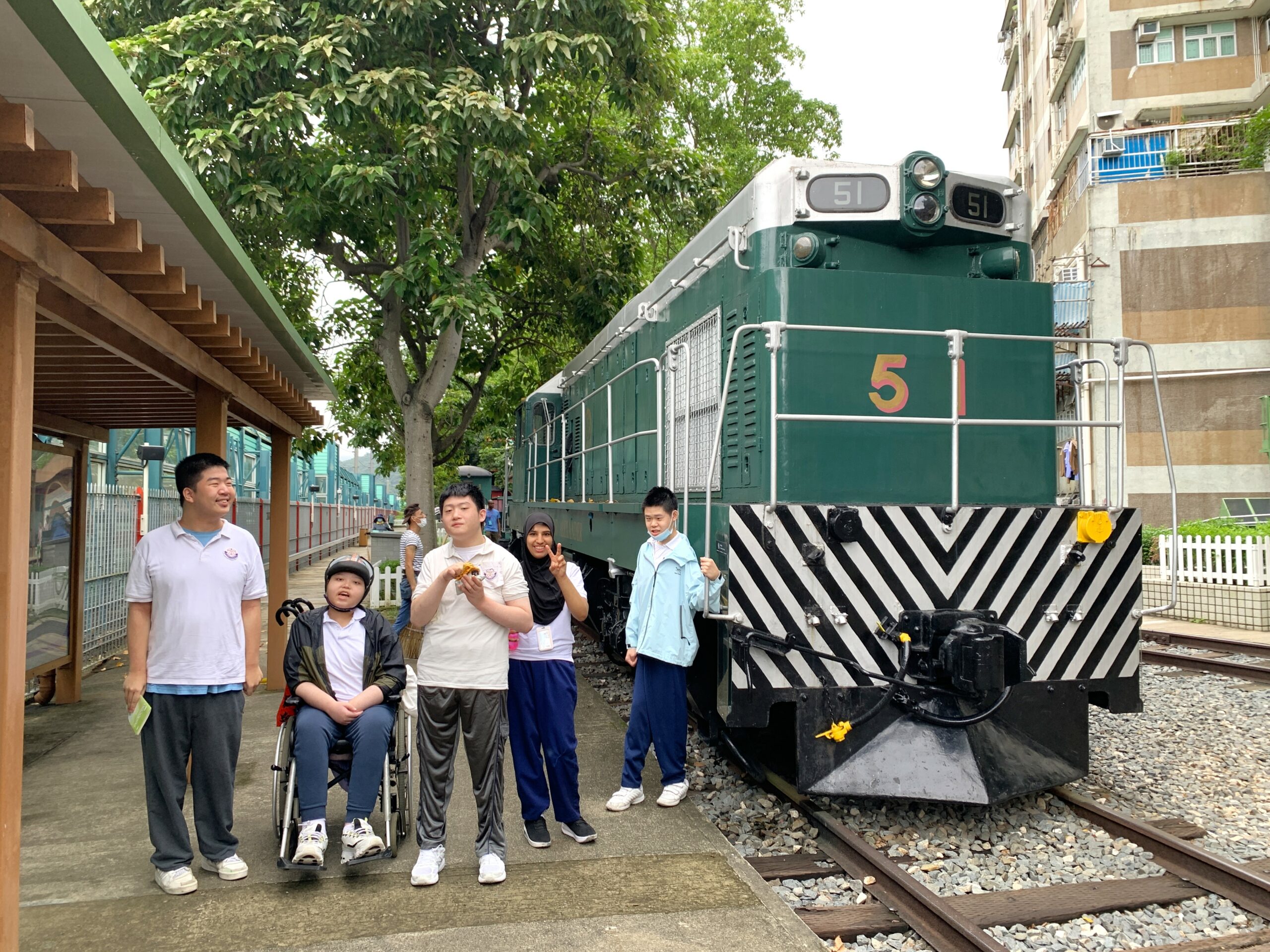 同學與館內的與不同時期之火車合照。