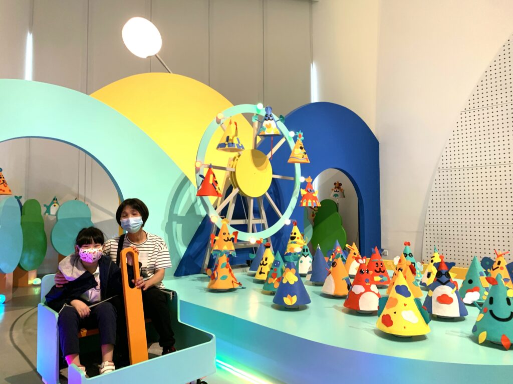 同學與細世界明日樂園的村民合照。